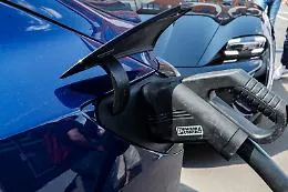 L'Ue lavora ad un'auto elettrica da 15 - 20mila euro, i dubbi dell'Italia: &laquo;Settore al collasso&raquo;