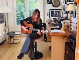 Carla Bruni e la canzone dedicata a Sarkozy: &laquo;Mon amour&raquo; 