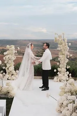 Lo stilista siciliano Claudio Di Mari porta all'altare Angelica e crea per lei gli abiti da sposa