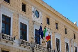 Tre poltrone per... uno: guerra tra le correnti di Forza Italia sulle societ&agrave;, chiesti al sindaco tre presidenti