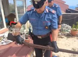 Trovato con 30 chili di marijuana e un fucile: arrestato dai carabinieri
