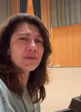 Elisa in lacrime sui social si rivolge alla Meloni: &laquo;Portateli voi gli aiuti in poche ore&raquo;
