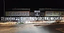 Acireale Calcio, nella notte esposti  striscione contro l'allenatore  Marco Coppa: &laquo;Vattene&raquo; 