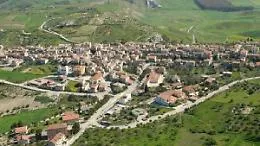 Bompensiere, la resilienza del piccolo comune nel Nisseno: un anno da record con 6 fiocchi rosa previsti in paese