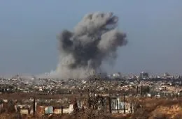 A Gaza tiene una fragile tregua e Trump pressa Hamas: &laquo;Sbrigatevi&raquo;. Israele allenta la morsa