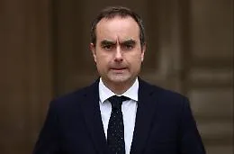 In Francia governo Lecornu rotto dopo 836 minuti. Macron: &laquo;48 ore per uscire dalla crisi&raquo;