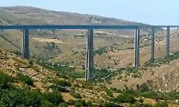 Modica-Ragusa, disagi per gli automobilisti per ora al palo: rinviati i lavori sui due ponti