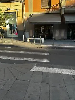 Panchina davanti alla rampa: l'arredo urbano che ostacola l'accessibilit&agrave; a Catania