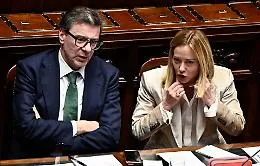 Manovra da 16 miliardi: taglio Irpef, pace fiscale e stop parziale alle pensioni, il vero nodo sono le banche