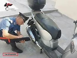 Chiedono il &ldquo;cavallo di ritorno&rdquo; al proprietario di una moto: due minorenni denunciati a Catania