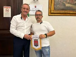 Trapani, gesto eroico in via Tenente Alberti: Giuseppe Basile salva un uomo in coma glicemico, il sindaco Tranchida lo premia