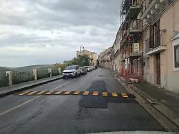Sicurezza in via del Mercato a Ibla, Occhipinti: "Installati finalmente i dissuasori di velocit&agrave;"