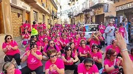 Un corteo ed esercizi ginnici all'aperto: cos&igrave; "Onde rosa" fa prevenzione contro il tumore della mammella