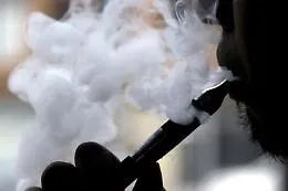Colpo al contrabbando di sigarette elettroniche, maxi sequestro di 11 milioni di prodotti