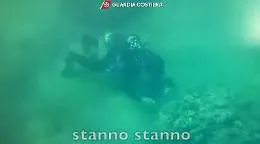 Il fondale marino devastato per pescare illegalmente datteri di mare