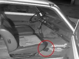 Delitto Mattarella, il giallo del guanto dimenticato dai killer nella Fiat 127. &laquo;Preoccupanti stranezze&raquo; nella gestione del reperto