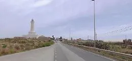 Pachino‑Portopalo, rettilineo trasformato in pista per scooter: residenti chiedono controlli