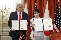 Trump accolto "in trionfo" dalla premier giapponese Sanae Takaichi: &laquo;Lo sosterr&ograve; per  il Nobel per la Pace&raquo;