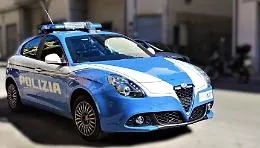 Contromano su un'auto rubata, arrestato dalla polizia