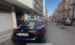 Giarre, minaccia il suicidio lanciandosi dal decimo piano: salvato dai carabinieri