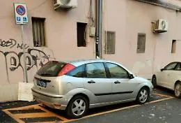 Anomalia nei parcheggi di via Timeo: un cittadino disabile bloccato dalla sosta &ldquo;a spina di pesce&rdquo;