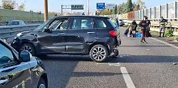 Incidente mortale a Bari, travolto e ucciso un 25enne che stava soccorrendo un automobilista in difficolt&agrave;