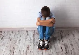 Ragazzino sequestrato, torturato e abusato da una baby gang nella notte di Halloween: Moncalieri sotto choc