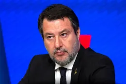 Terremoto nella Lega: comitato di ex dirigenti sfida Salvini per il controllo del partito
