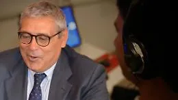 La talpa "raffinatissima" di Cuffaro: &laquo;&Egrave; uno buttato in alto... nei servizi segreti&raquo;