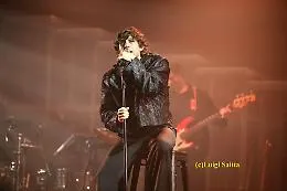 Rkomi a Catania: "Mirko nei teatri" tra calore, gabbia e libert&agrave;