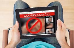Da oggi in vigore anche in Italia la verifica dell&rsquo;et&agrave; per accedere ai siti porno (ma &egrave; facilmente aggirabile)