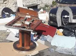 Catania. Discarica abusiva a due passi dalla Stazione Centrale