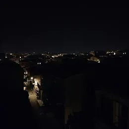 La citt&agrave; al buio: luci a zebra e un Comune senza ufficio per intervenire