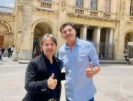 "Lo Spaesato", Teo Mammucari a Noto tra "babbi" e "malfidati"