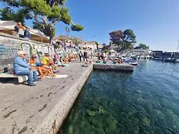 Estate infinita in Sicilia: a San Giovanni Li Cuti ancora bagni e tintarella