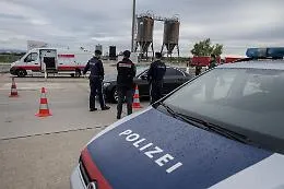 Madre e figlia di 10 anni ritrovate occultate in un congelatore nel Tirolo: sospetto omicidio