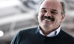 Oscar Farinetti presenta il suo romanzo d'esordio &laquo;La regola del silenzio&raquo;.