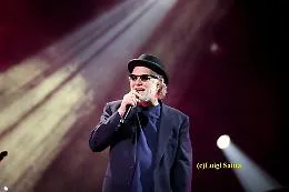 De Gregori a Catania: una festa per i 50 anni di Rimmel, il pubblico balla su Buonanotte Fiorellino
