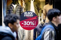 "Spese folli" per il Black Friday, 7 italiani su 10 compreranno: cosa c'&egrave; in vetta alle preferenze