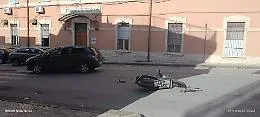 Comiso, il figlio ha un incidente con il motorino e gli rubano il mezzo