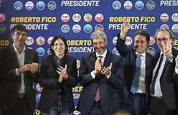 Il Pd: &laquo;Cambiano la legge elettorale perch&eacute; sanno di perdere&raquo;. Conte: &laquo;Battuto il governo Meloni, ora non saltellano pi&ugrave;&raquo;