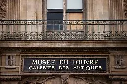 Colpo al Louvre, la caccia si chiude: preso il &ldquo;quarto uomo&rdquo; ma dei Gioielli della Corona ancora nessuna traccia
