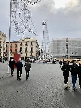 Mercatini di Natale e albero di piazza Universit&agrave;: a Catania &egrave; conto alla rovescia