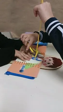 Circo, danza, yoga e teatro per tenere i ragazzi a scuola: l'esperimento per tre anni in otto scuole della provincia etnea 