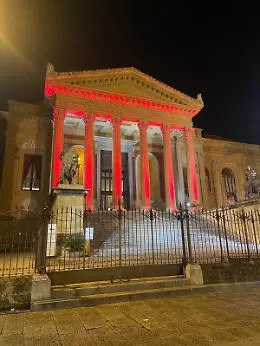 Il teatro Massimo si illumina di rosso per la Giornata mondiale contro l&rsquo;Aids