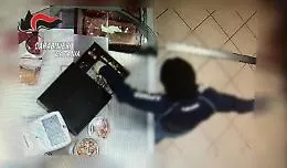 Le rapine a Patern&ograve; e la fuga: riconosciuti nonostante il passamontagna, arrestati  