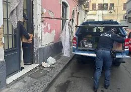 Sorpreso a portare in casa 155 kg di fuochi d&rsquo;artificio: denunciato un 47enne di Catania