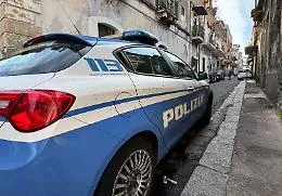 Telecamere sofisticate a presidiare un palazzo fatiscente, cos&igrave; gli agenti hanno trovato una casa del crack a San Cristoforo