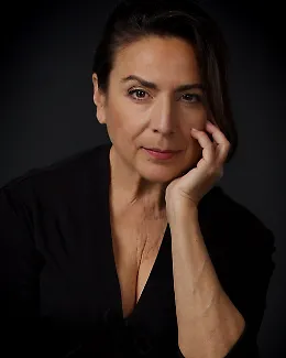 Femmine vaganti: il femminile tra carezze, abbracci e profumo di torta
