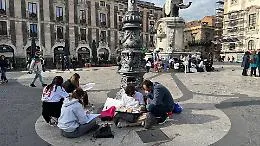 Catania diventa un&rsquo;aula a cielo aperto: gli studenti del Lazzaro disegnano l&rsquo;anima della citt&agrave;